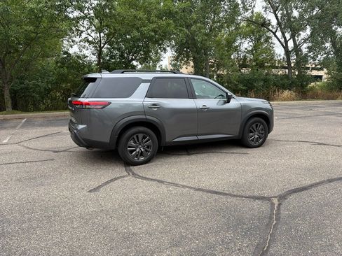 Used 2022 Nissan Pathfinder SV AWD/4WD image 19