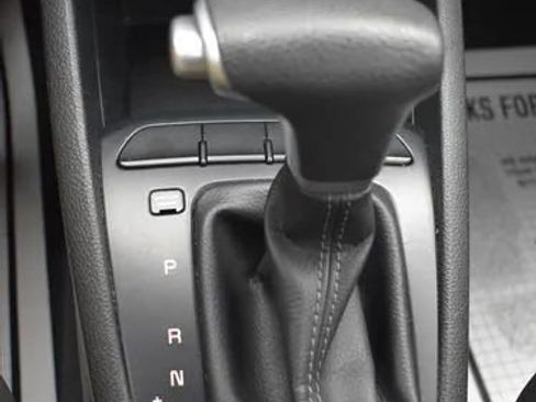 Used 2023 Kia Rio S image 32