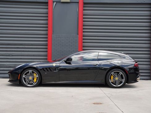 Used 2017 Ferrari GTC4Lusso AWD/4WD image 9