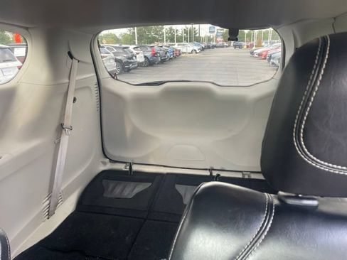Used 2020 Chrysler Voyager Lxi FWD image 7