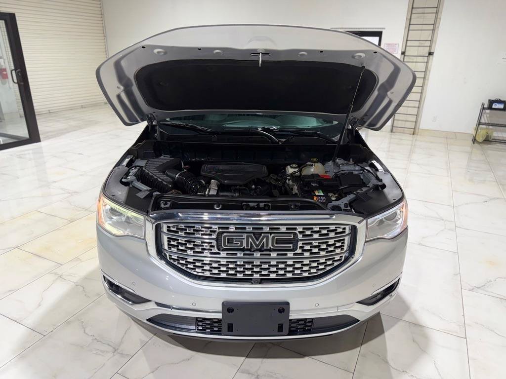 Used 2019 GMC Acadia Denali w/ Technology Package FWD image 4