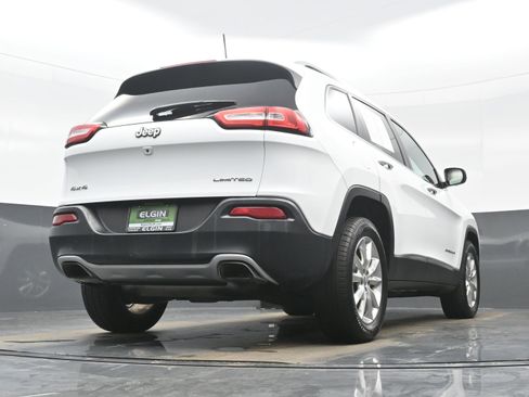 Used 2017 Jeep Cherokee Limited image 32