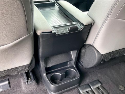 Used 2025 Toyota Sienna XLE FWD image 41