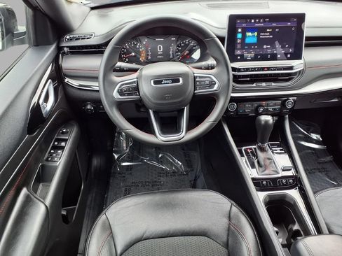 Certified 2025 Jeep Compass Trailhawk AWD/4WD image 4