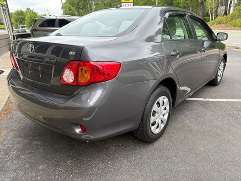 Used 2010 Toyota Corolla LE FWD image 5
