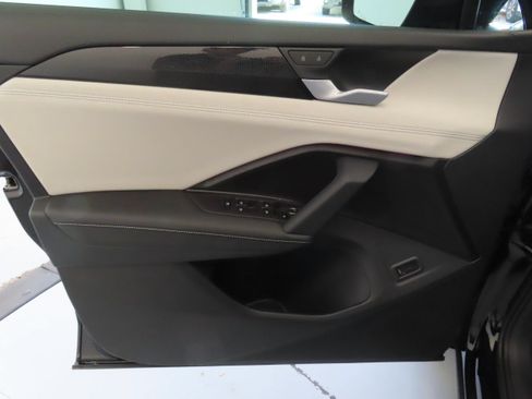New 2026 Volkswagen Tiguan SE FWD image 10