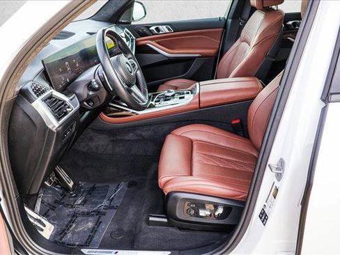 Used 2025 BMW X7 M60i image 12