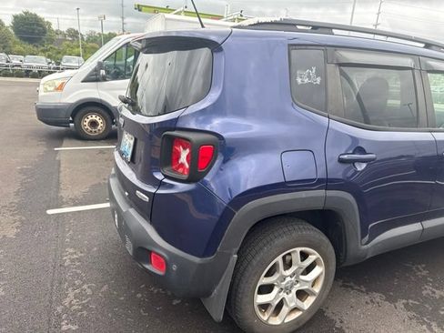 Used 2017 Jeep Renegade Latitude w/ Advanced Technology Group AWD/4WD image 14
