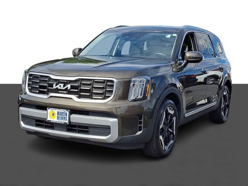 Certified 2023 Kia Telluride S w/ S Sunroof Package AWD/4WD image 3