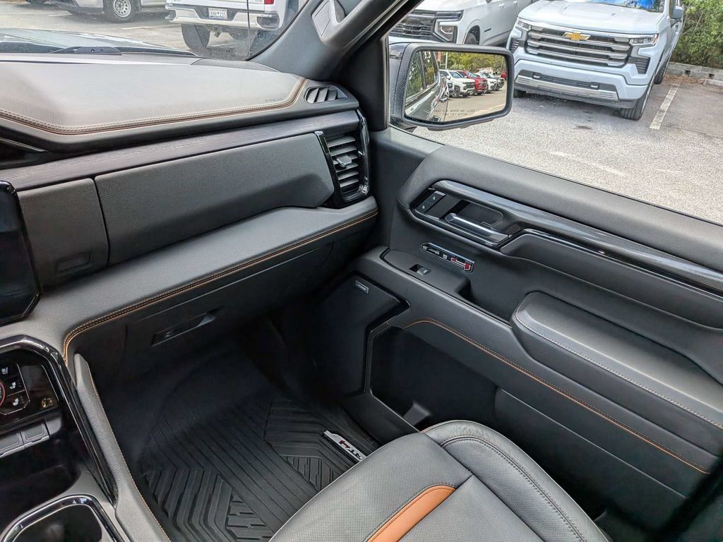 Used 2024 GMC Sierra 1500 AT4 w/ AT4 Premium Package AWD/4WD image 17