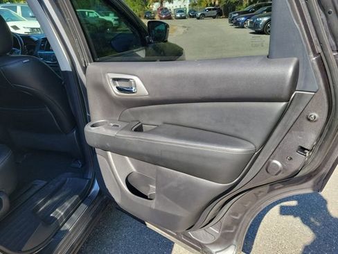 Used 2017 Nissan Pathfinder SL w/ SL Tech Package image 32