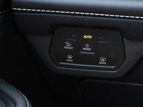 Used 2024 Volkswagen Atlas Cross Sport SEL R-Line AWD/4WD image 20