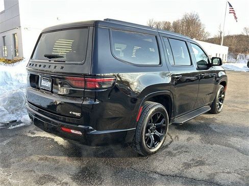 Used 2023 Jeep Wagoneer 4WD image 8