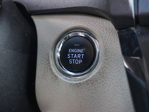 Used 2016 Toyota Sienna XLE image 49