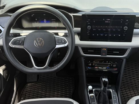 New 2025 Volkswagen Taos SE FWD image 14