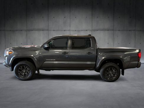 Used 2022 Toyota Tacoma SR5 w/ Technology Package image 2