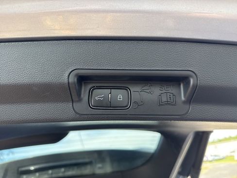 Used 2022 Ford Explorer XLT w/ Equipment Group 202A image 16