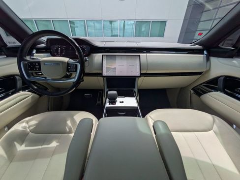 Certified 2025 Land Rover Range Rover Long Wheelbase SE AWD/4WD image 17