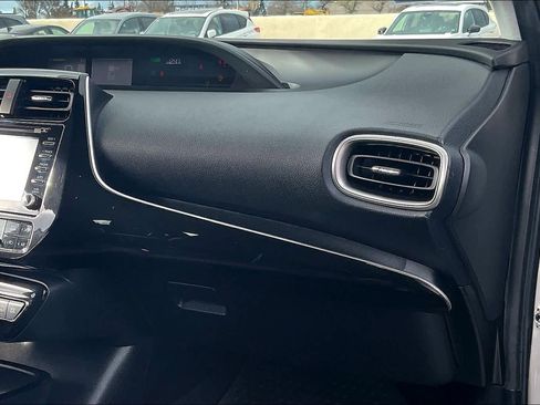 Used 2021 Toyota Prius Prime LE image 18