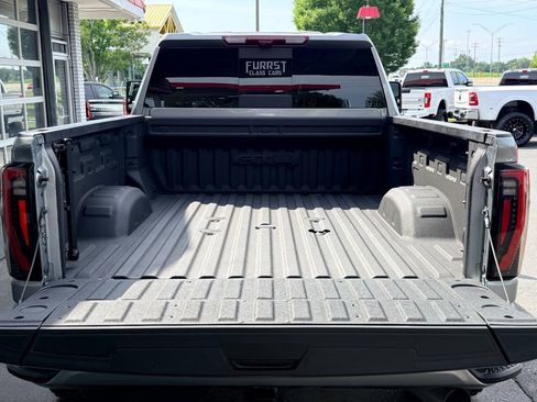 Used 2024 GMC Sierra 2500 AT4 w/ Technology Package AWD/4WD image 10