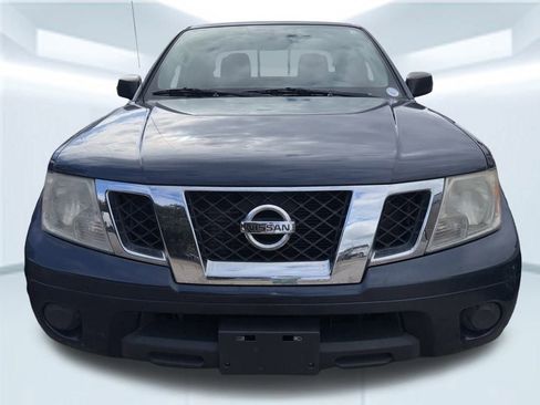 Used 2019 Nissan Frontier SV image 2