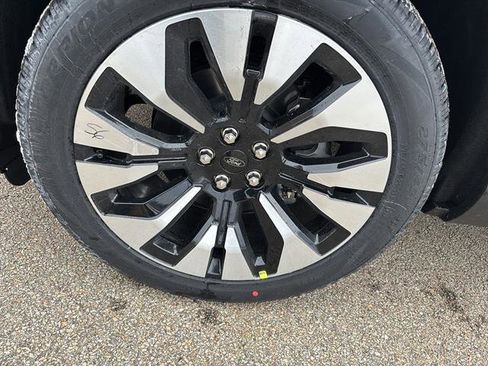 New 2026 Ford Explorer Platinum image 9