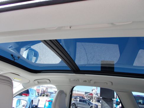 Used 2023 Volvo XC60 B5 Plus image 18