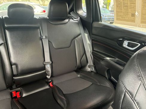 Used 2025 Jeep Compass Trailhawk image 37