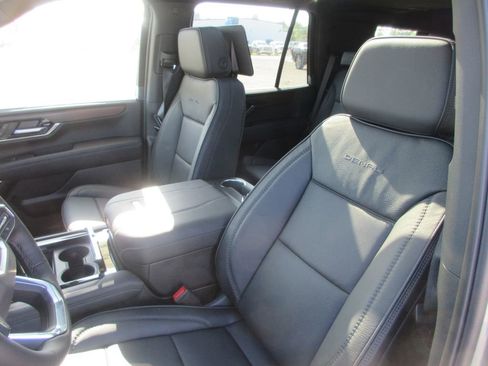 New 2026 GMC Yukon Denali w/ Denali Reserve Package AWD/4WD image 11