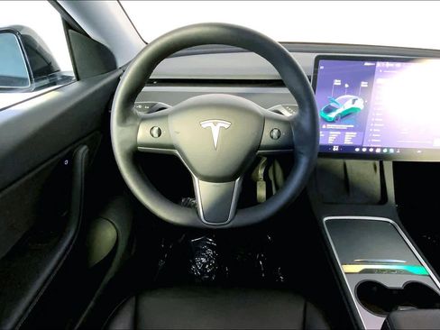 Used 2022 Tesla Model Y Long Range AWD/4WD image 5