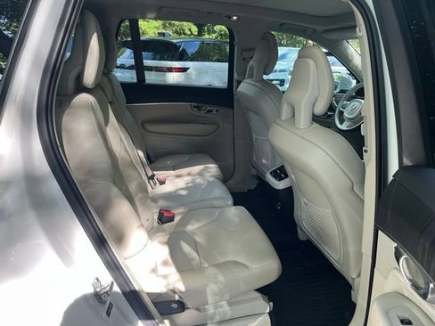 Used 2020 Volvo XC90 T5 Momentum w/ Protection Package Premier FWD image 13