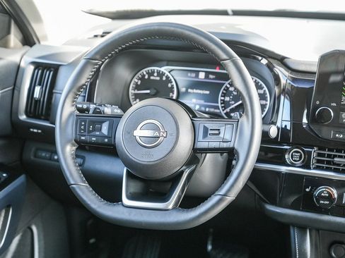 Used 2022 Nissan Pathfinder SL image 14