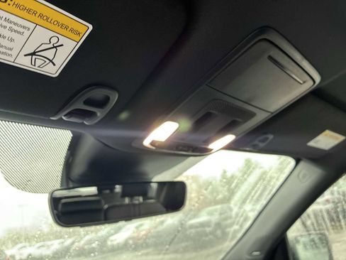 Used 2025 Honda Pilot Black Edition image 36