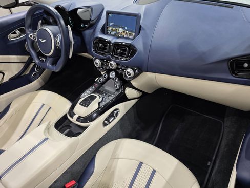 Used 2022 Aston Martin V8 Vantage Roadster image 21