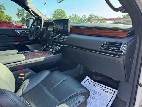 Used 2024 Lincoln Navigator Reserve AWD/4WD image 19