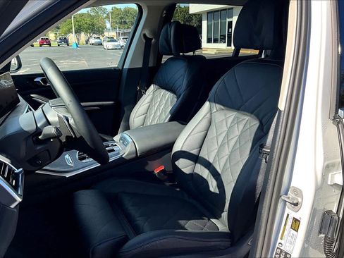 Used 2026 BMW X7 xDrive40i image 9