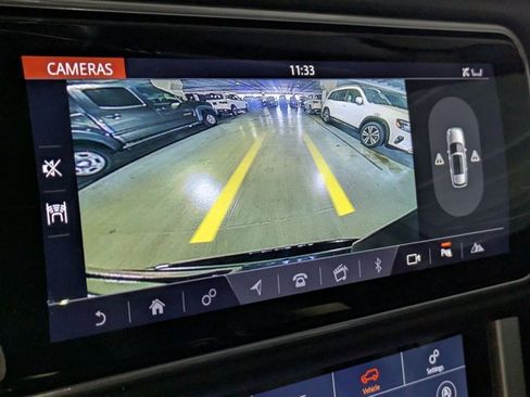 Used 2020 Land Rover Range Rover HSE image 14