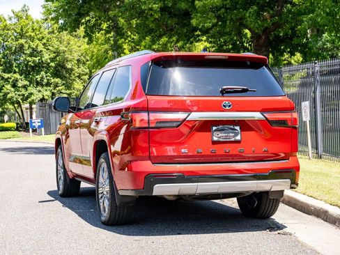 Used 2023 Toyota Sequoia Capstone AWD/4WD image 7