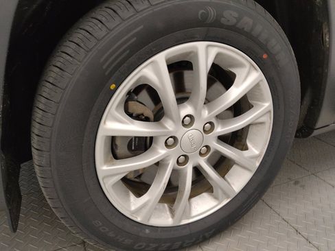 Used 2020 Jeep Cherokee Latitude FWD image 31