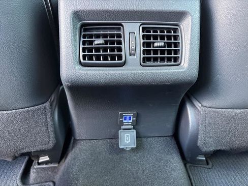 Used 2019 Toyota Camry XLE w/ Sunroof Package image 10