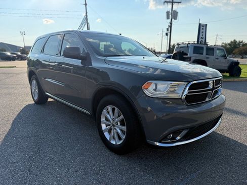 Used 2020 Dodge Durango SXT w/ 3rd Row Seating Group image 3