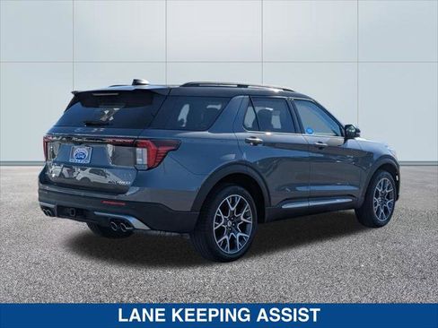 Used 2025 Ford Explorer Platinum w/ Ultimate Package image 5