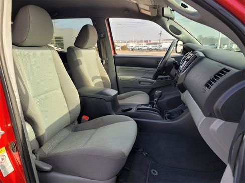 Used 2013 Toyota Tacoma Base image 12