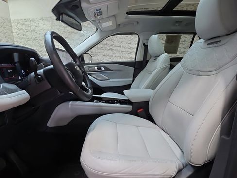 Used 2025 Ford Explorer Platinum w/ Ultimate Package image 30