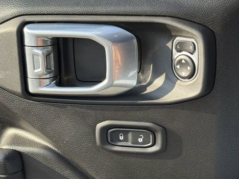 Used 2024 Jeep Wrangler Unlimited image 20