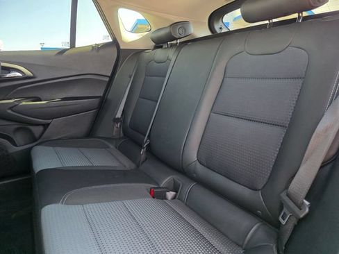 Used 2025 Chevrolet Trax LT FWD image 15