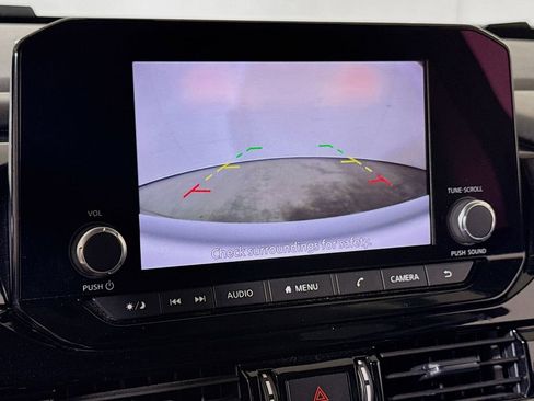 Used 2025 Nissan Pathfinder SV FWD image 11