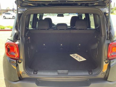 Used 2021 Jeep Renegade Latitude w/ Luxury Group II image 26