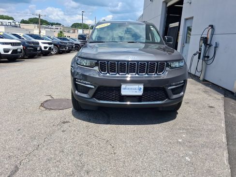 Used 2023 Jeep Grand Cherokee Limited AWD/4WD image 2
