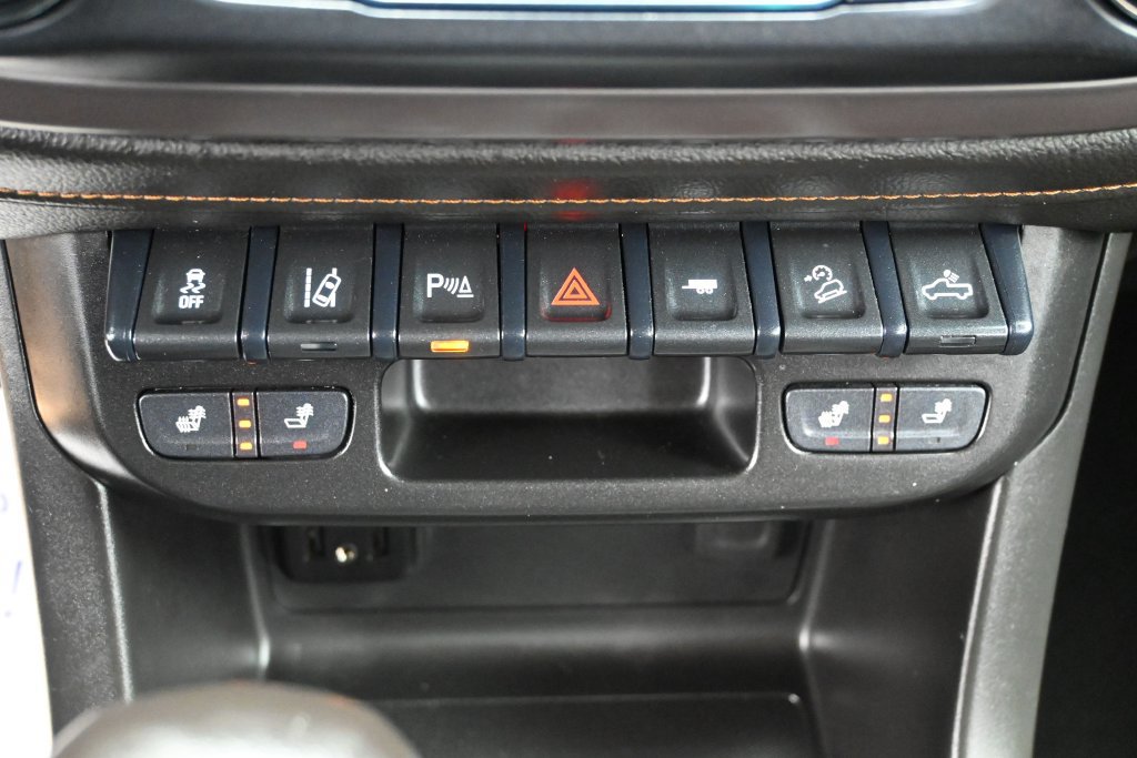 Used 2022 GMC Canyon AT4 w/ Driver Alert Package AWD/4WD image 17